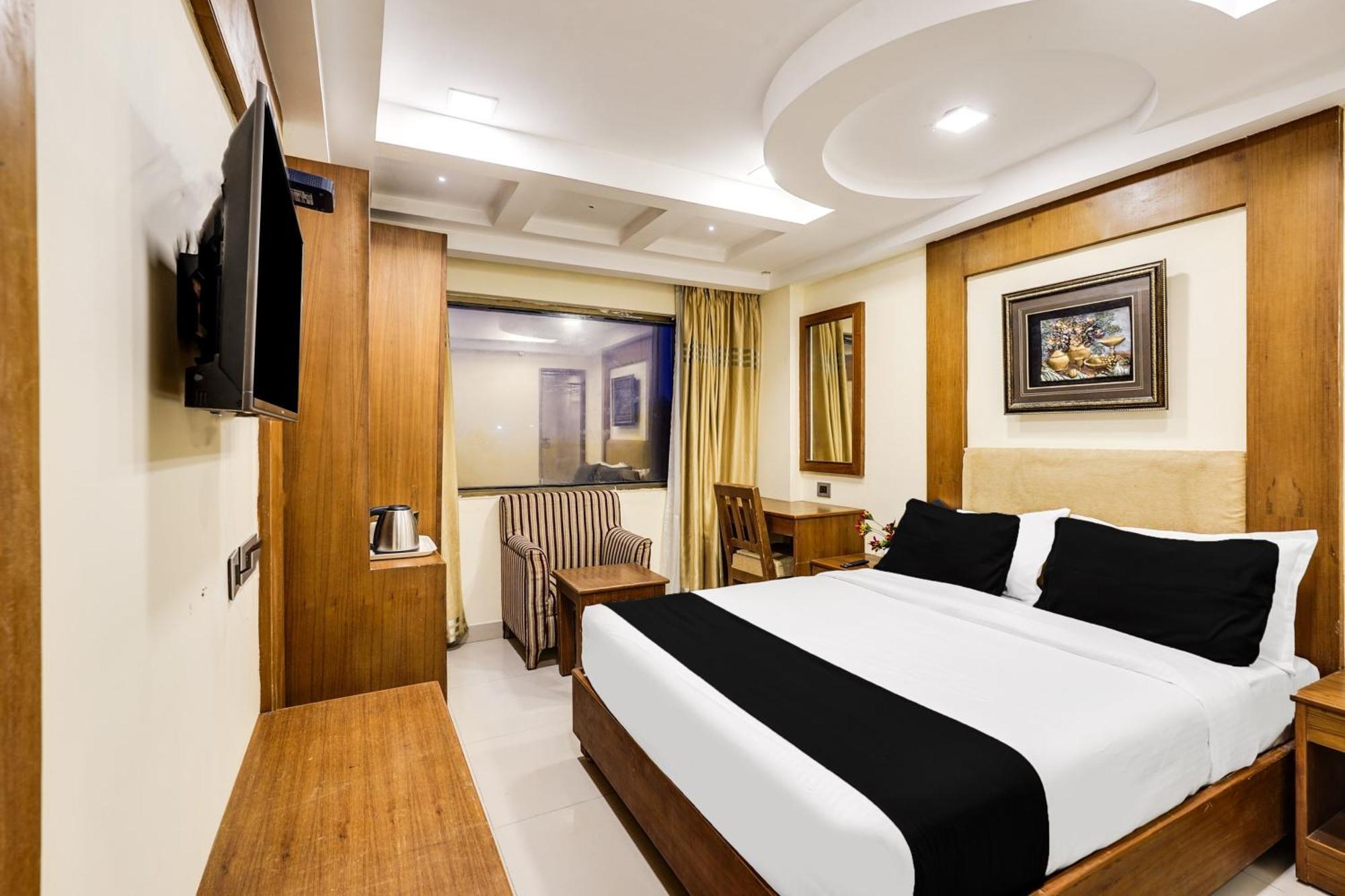 Super Townhouse Oak Alandur Near Chennai Airport Formerly Vijay Park Exterior foto